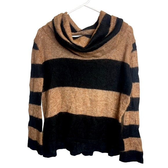 Striped Turtleneck - Picture 1 of 3
